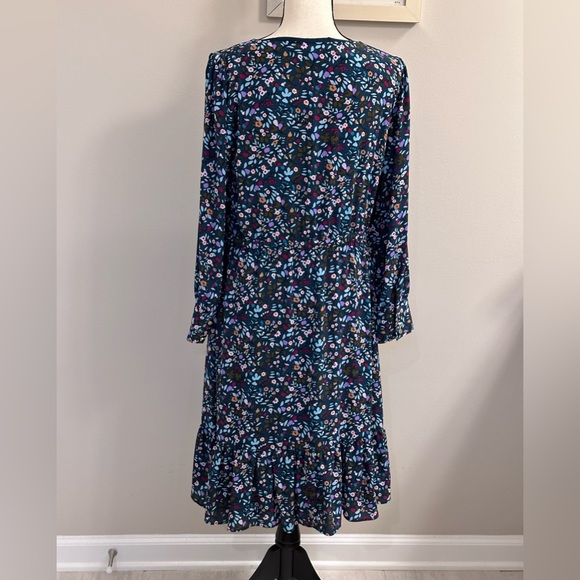 Talbots Dress Size 12P Green with Fall Leaf design - Picture 2 of 8